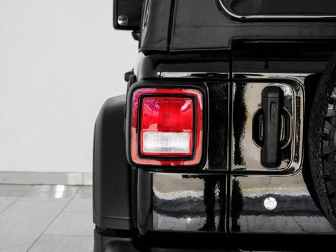 Used 2018 Jeep Wrangler Unlimited Sport S image 42