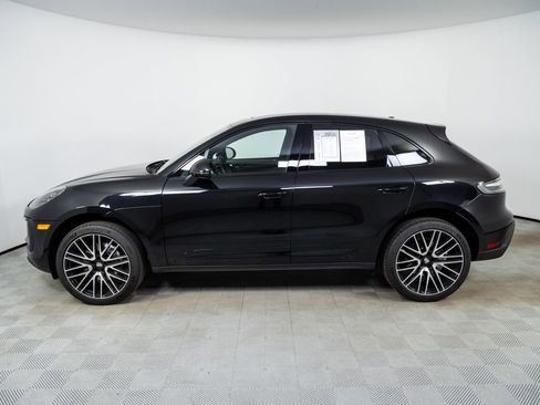 Certified 2025 Porsche Macan image 2