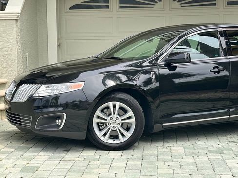 Used 2009 Lincoln MKS FWD image 2