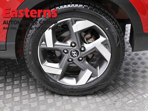 Used 2023 Hyundai Venue Limited image 8