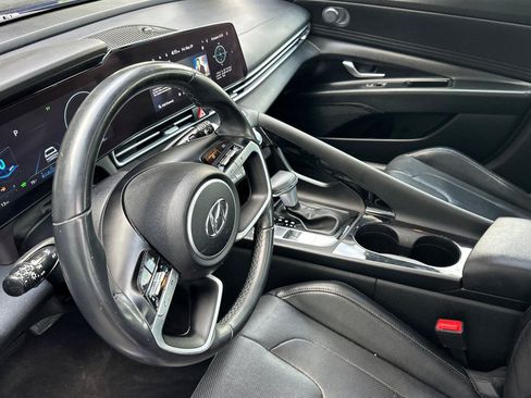 Used 2023 Hyundai Elantra Limited FWD image 9