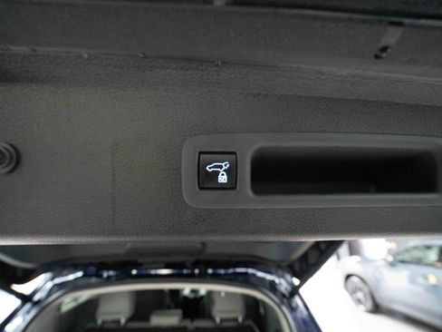 Used 2023 Toyota Sienna Limited image 30