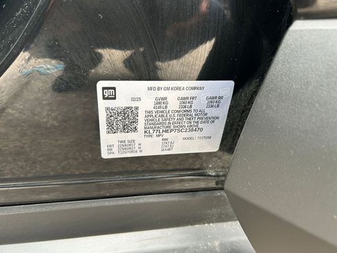 Used 2025 Chevrolet Trax LT w/ LT Convenience Package image 23