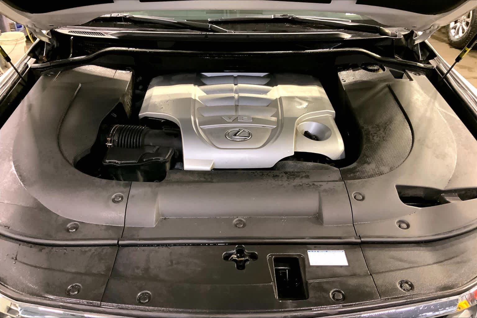 Used 2013 Lexus LX 570 4WD image 32