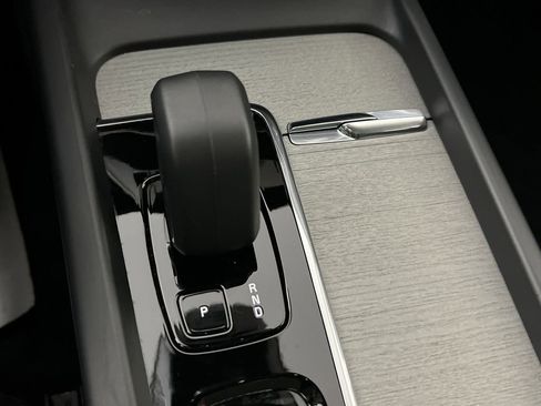 Certified 2025 Volvo XC60 B5 Plus image 23