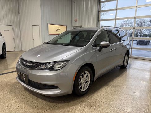 Used 2021 Chrysler Voyager Lxi image 2