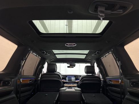 Used 2022 Jeep Grand Wagoneer Series III image 18