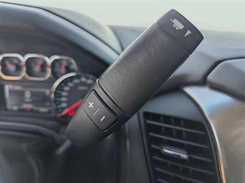 Used 2019 Chevrolet Suburban LT w/ Luxury Package image 20