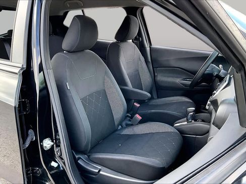 Used 2019 Nissan Kicks S FWD image 9
