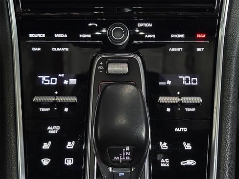 Used 2019 Porsche Panamera 4 image 19