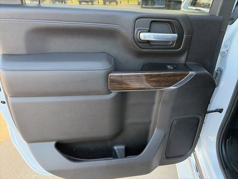 Used 2022 GMC Sierra 2500 SLE w/ SLE Value Package; image 32