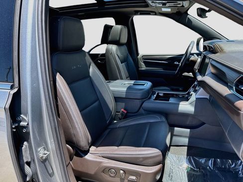 Used 2024 GMC Yukon Denali w/ Denali Reserve Package RWD image 37