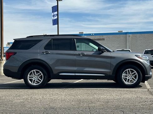 Certified 2025 Ford Explorer Active image 9