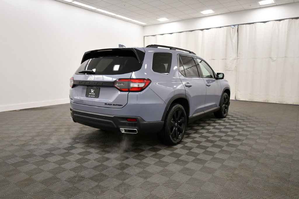 Certified 2025 Honda Pilot Black Edition image 8