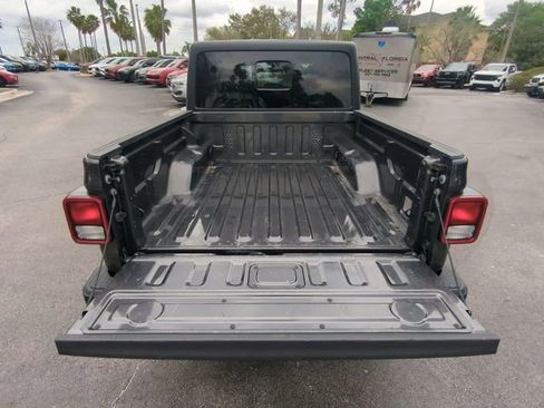 Used 2022 Jeep Gladiator Willys image 14