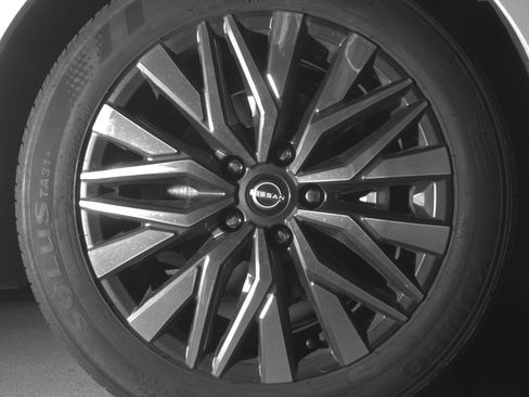 Used 2025 Nissan Altima 2.5 SV FWD image 13