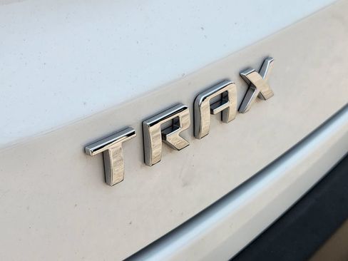 Certified 2025 Chevrolet Trax LT FWD image 12