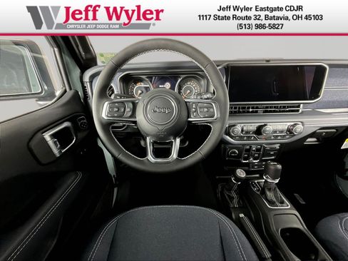 New 2026 Jeep Wrangler Unlimited Sahara w/ Rockslide Package AWD/4WD image 9