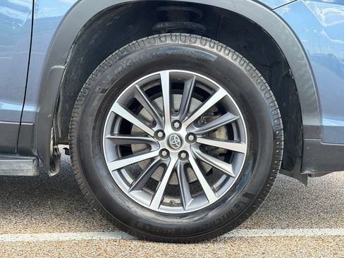 Used 2019 Toyota Highlander XLE FWD image 9