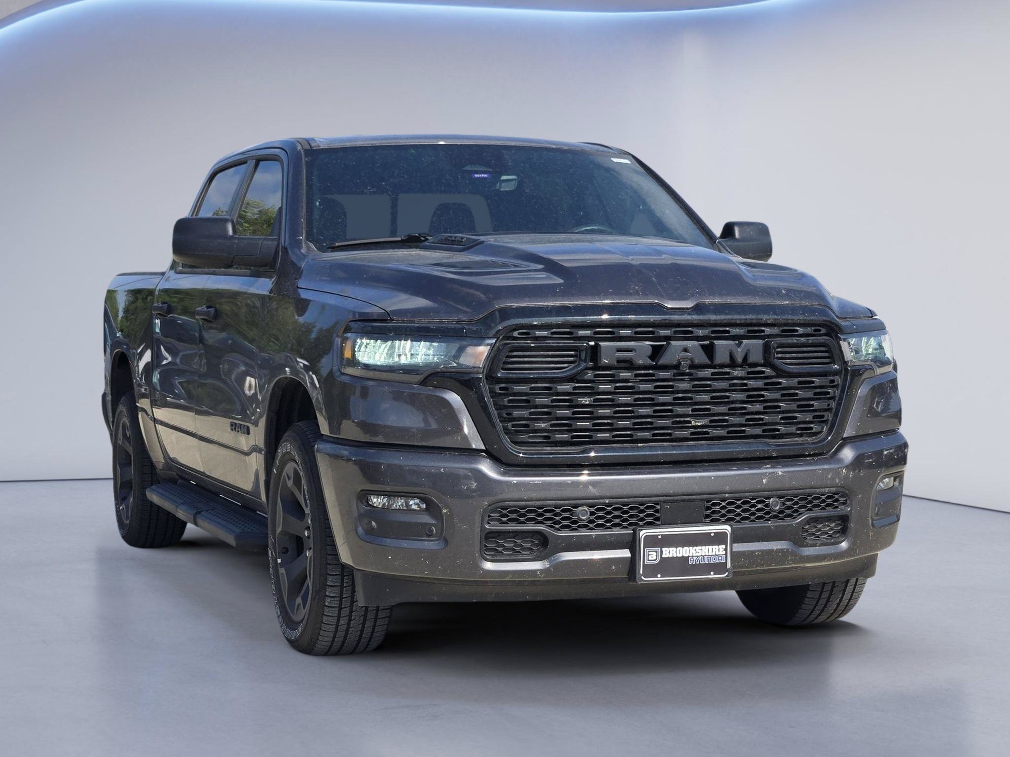 Used 2026 RAM 1500 Express AWD/4WD image 3