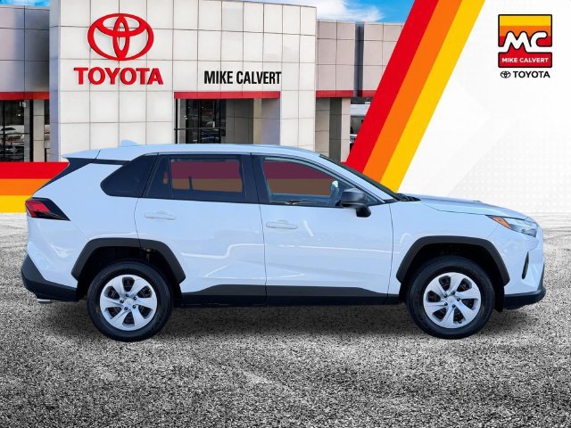 Used 2024 Toyota RAV4 LE FWD image 10