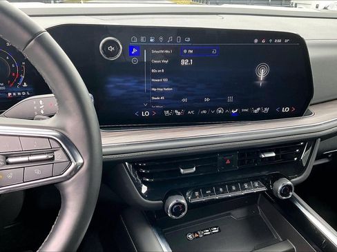 Used 2025 Chevrolet Suburban Premier image 6