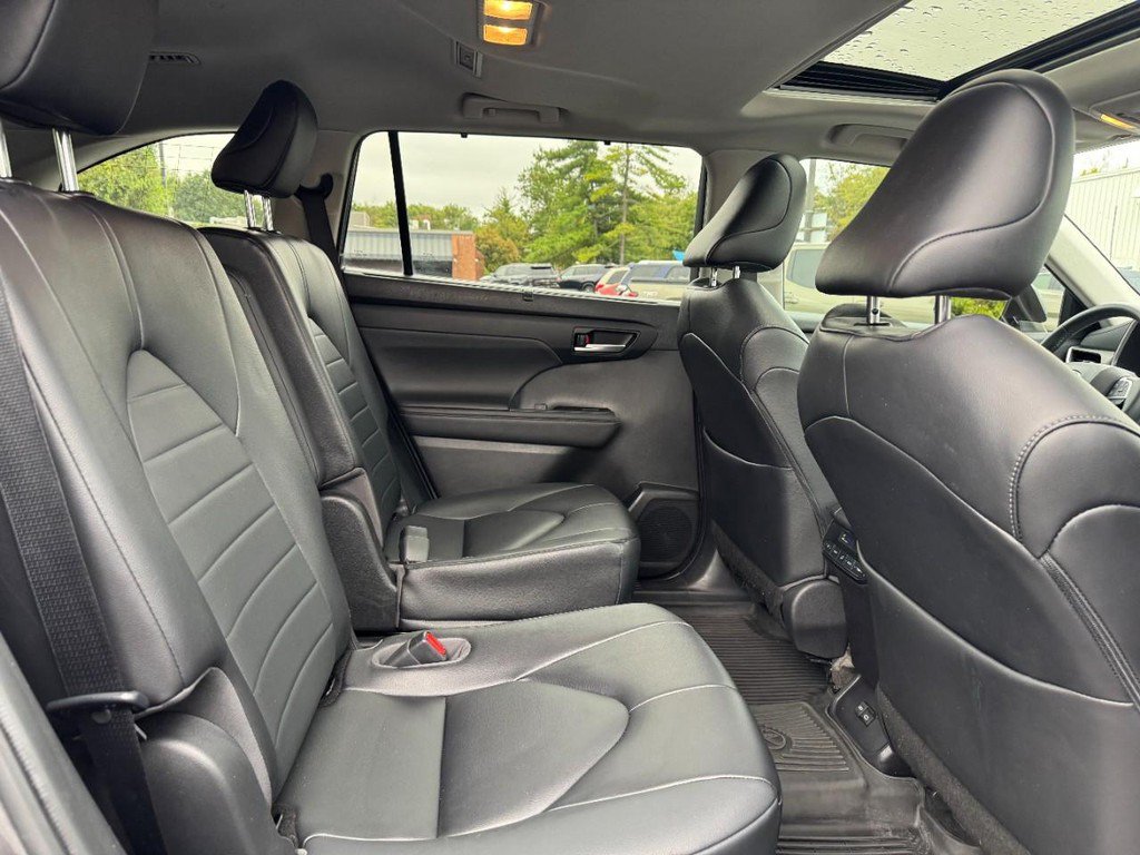 Used 2023 Toyota Highlander XLE FWD image 15