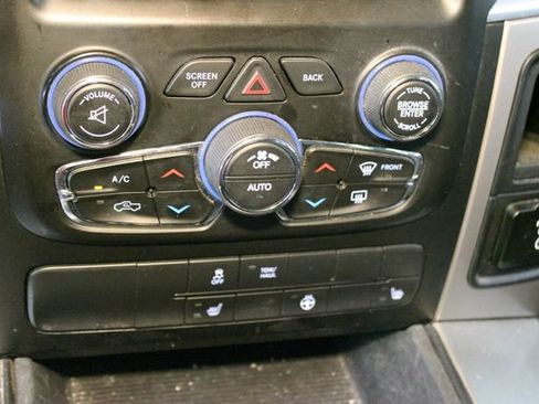 Used 2019 RAM 1500 Classic SLT w/ Black Appearance Group AWD/4WD image 23