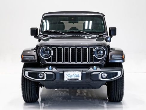 Used 2024 Jeep Wrangler Unlimited Sahara AWD/4WD image 4