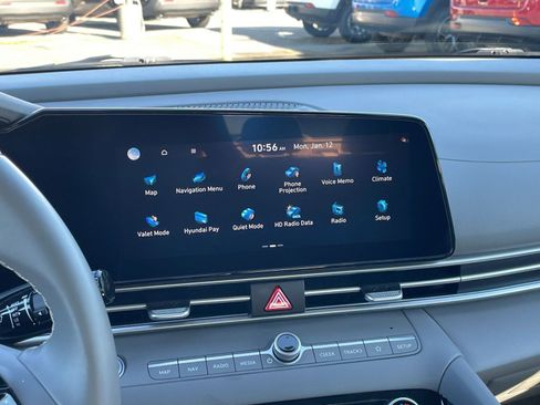 Used 2025 Hyundai Elantra SEL image 21