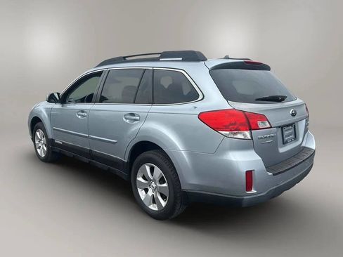 Used 2012 Subaru Outback 3.6R Limited w/ Moonroof Pkg AWD/4WD image 5