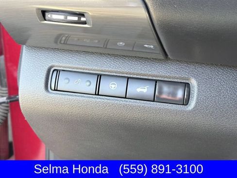 Used 2022 Nissan Pathfinder SL AWD/4WD image 25