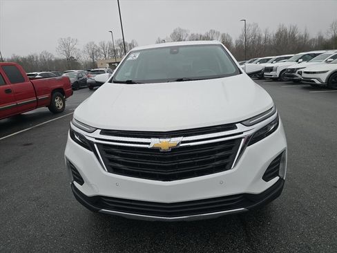 Used 2023 Chevrolet Equinox LT w/ Driver Convenience Package image 8