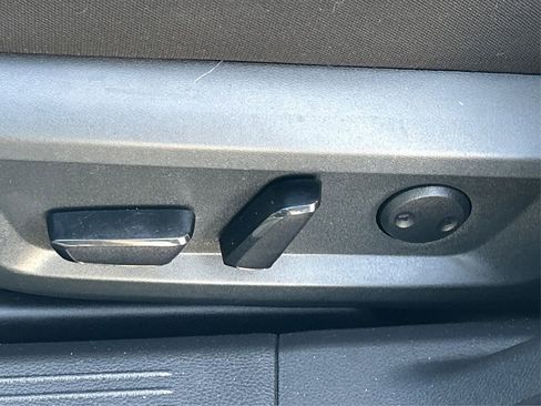 Used 2022 Nissan Rogue SV image 34