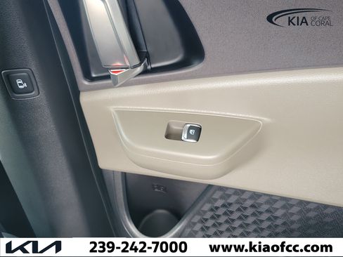 Certified 2025 Kia Carnival EX FWD image 17