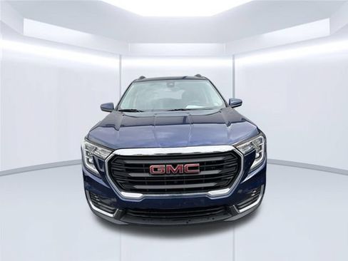 Used 2022 GMC Terrain SLE w/ Driver Convenience Package AWD/4WD image 2