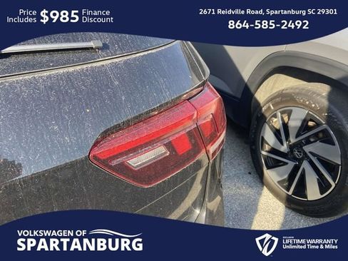 Used 2023 Volkswagen Tiguan SE w/ Panoramic Sunroof Package image 8