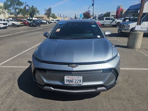Used 2024 Chevrolet Equinox EV LT FWD image 2