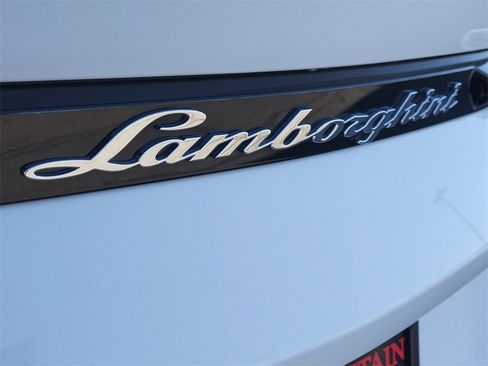 Used 2019 Lamborghini Urus image 16