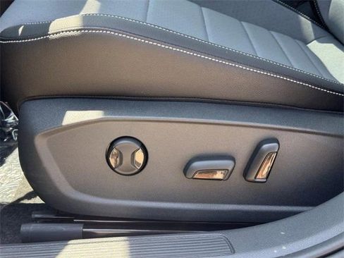 New 2025 Volkswagen Jetta SE image 9