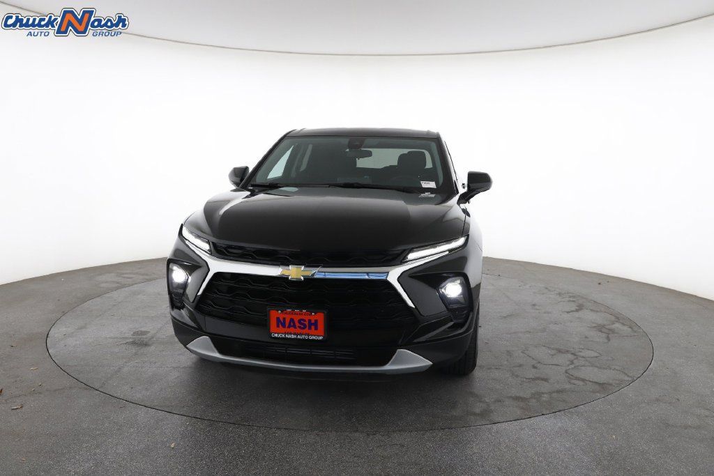 Used 2026 Chevrolet Blazer LT FWD image 4