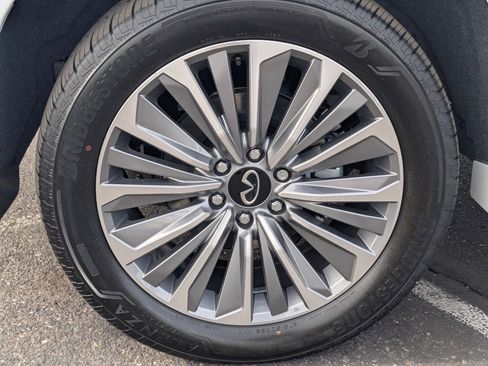 New 2026 INFINITI QX80 Luxe image 9