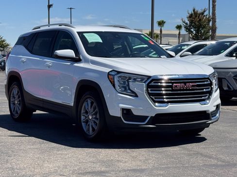 Used 2024 GMC Terrain SLT FWD image 1