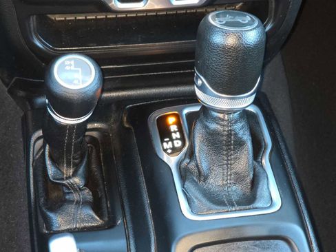 Used 2018 Jeep Wrangler Unlimited Sport S image 21