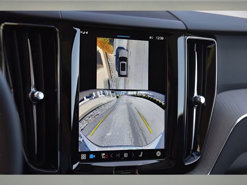 Used 2025 Volvo XC60 T8 Plus w/ Protection Package Premier image 18