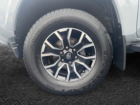Used 2020 Toyota Tacoma TRD Sport AWD/4WD image 9