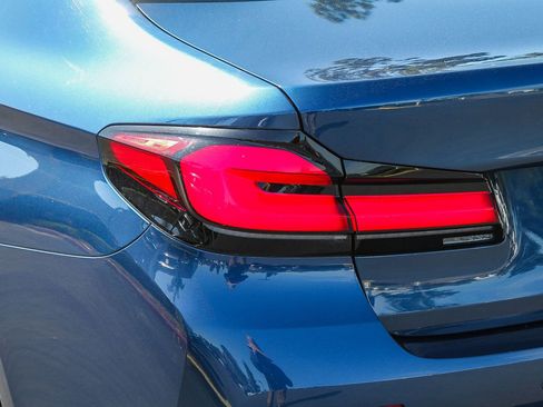 Used 2022 BMW 530e w/ Premium Package image 9