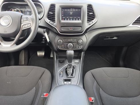 Certified 2019 Jeep Cherokee Latitude w/ Popular Appearance Group FWD image 17
