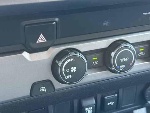 Used 2020 Toyota Tacoma SR5 RWD image 26