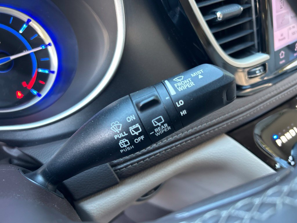 Used 2021 Chrysler Pacifica Touring-L w/ Uconnect Theater Family Group FWD image 59
